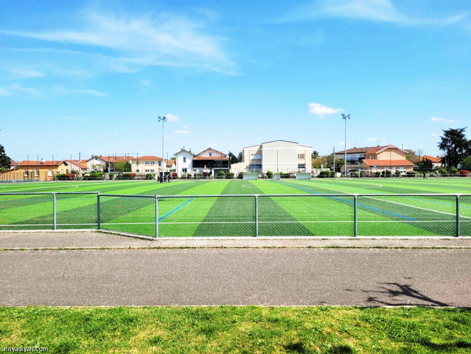 مؤتمر نصف ساعة
يسبق حفل كريم