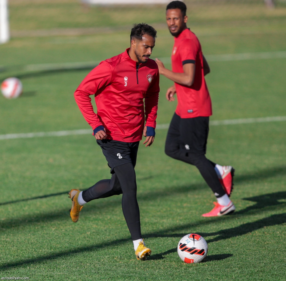 رئيس ضمك يطالب اللاعبين بالتركيز