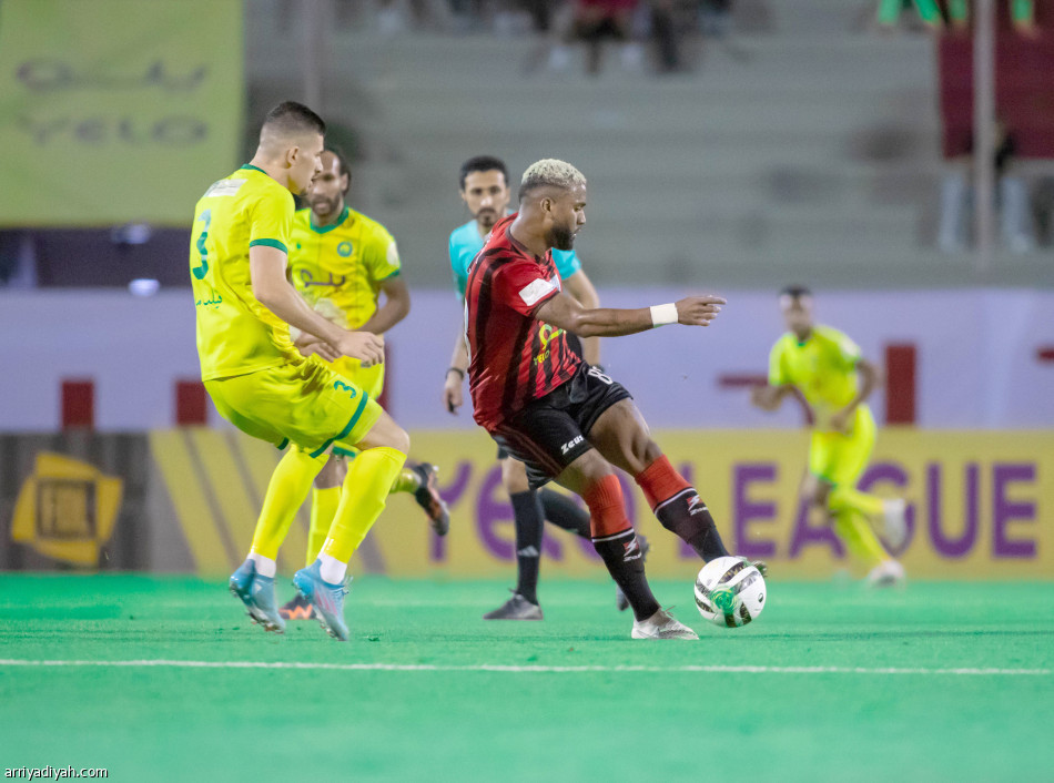 بعد 18 عاما..
«مدرسة الوسطى» بين الكبار