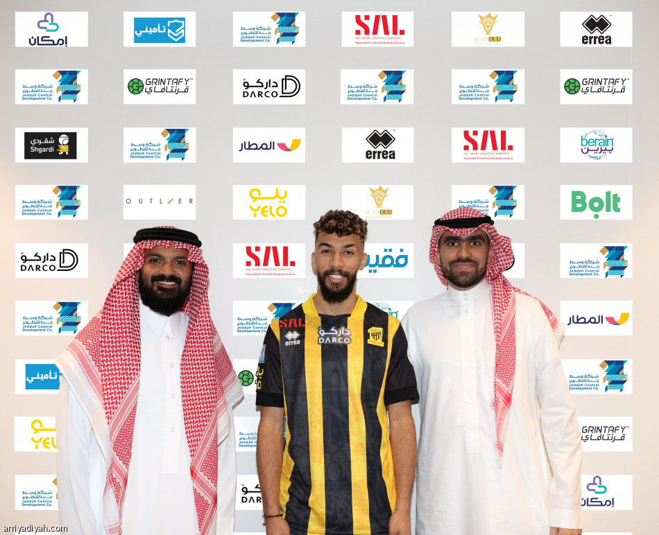 العبود.. اتحاديا حتى 2026