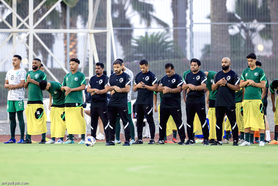 الأخضر
يستعيد مران