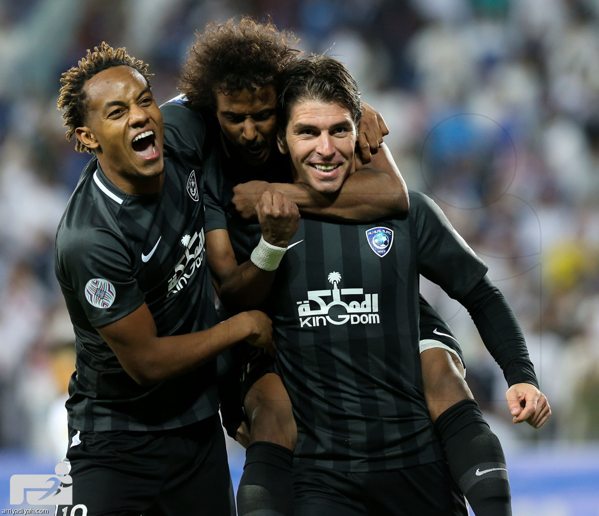 الأزرق يقترب