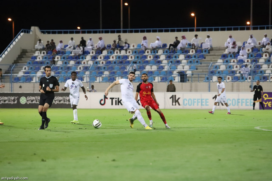 الأخدود ينتزع صدارة «يلو».. ويحتفل بالصعود