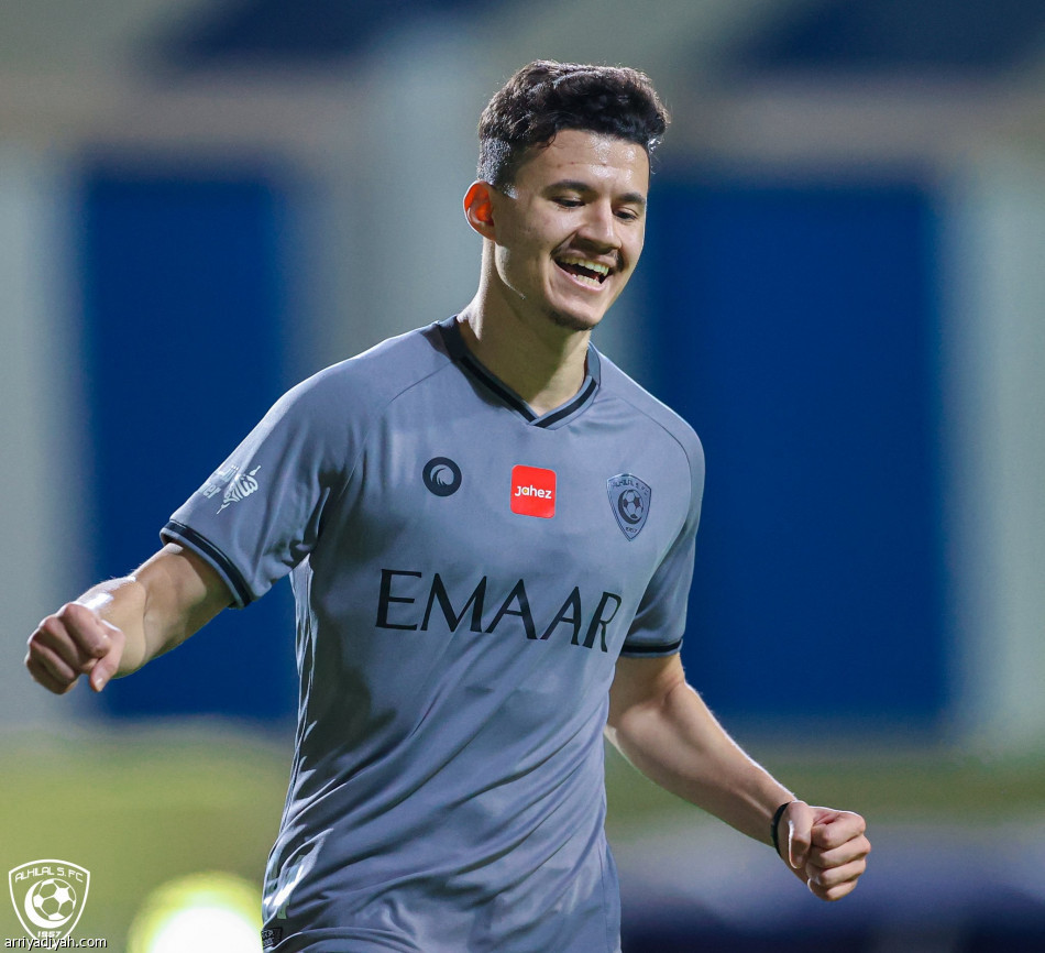 الفرج يقود الهلال أمام الشباب