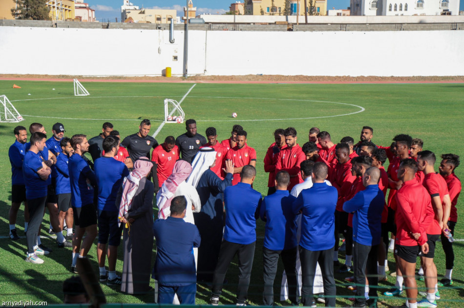 رئيس ضمك يطالب اللاعبين بالتركيز