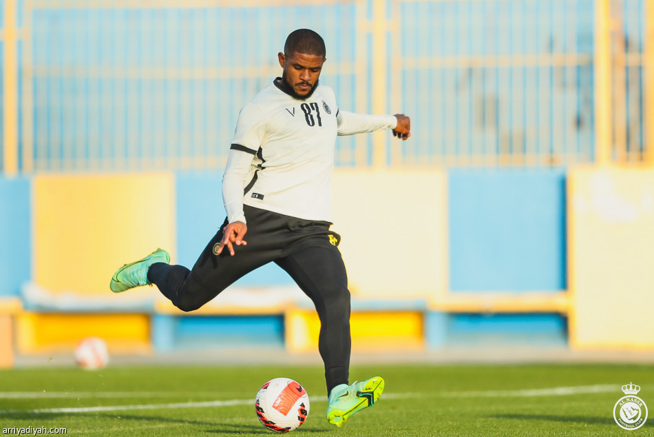 جوناثان يظهر في تدريبات النصر