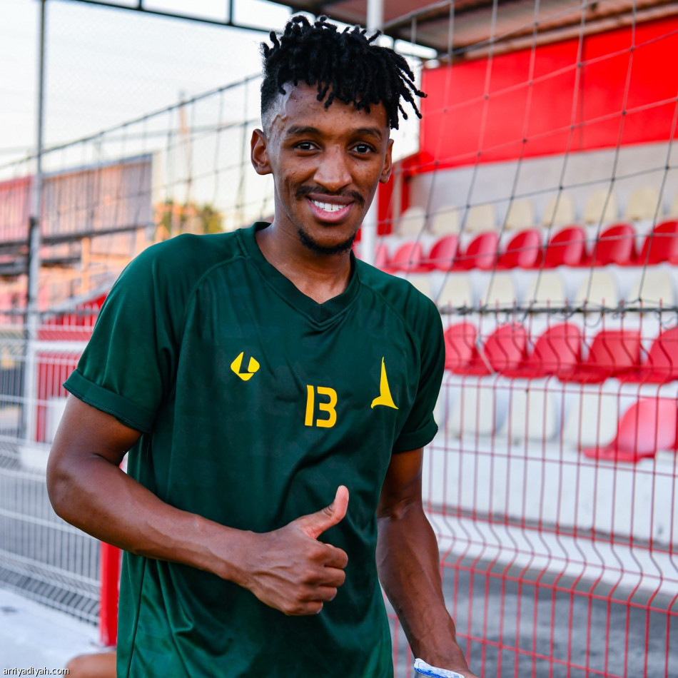 سوزا والشنقيطي ينضمان إلى معسكر الخليج