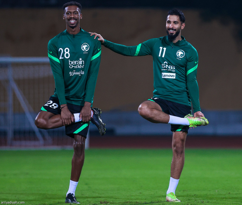 الأخضر يفتح ملف فيتنام.. وتدريبات خاصة للقرني