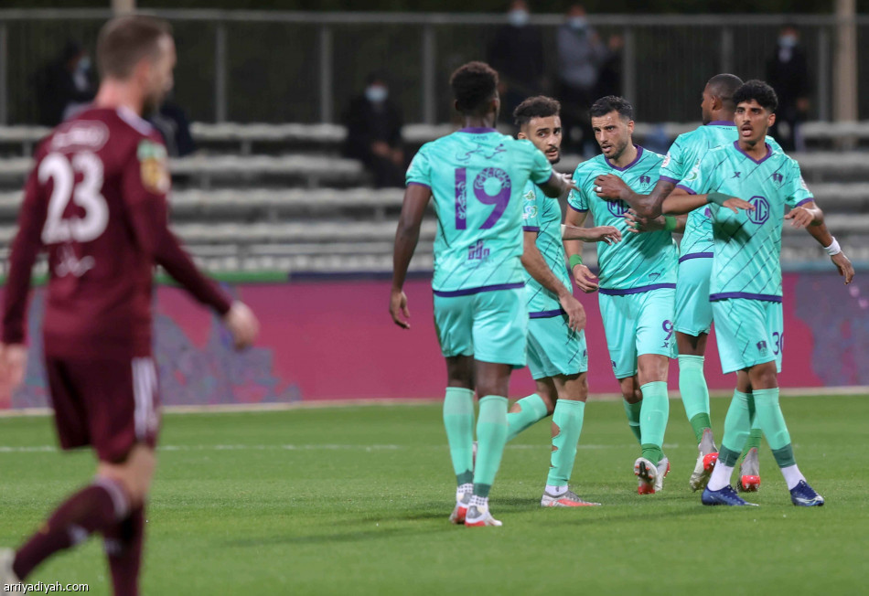 السومة 
ينقذ الأهلي من السابعة