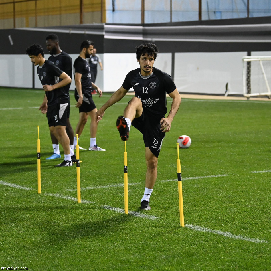 الشباب يكثف تحضيراته للباطن