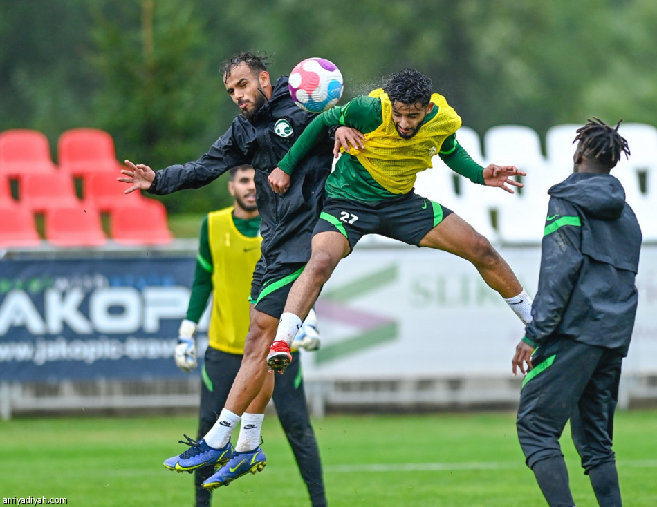 الشهري يرسم تكتيك الأخضر  الأولمبي قبل مقدونيا