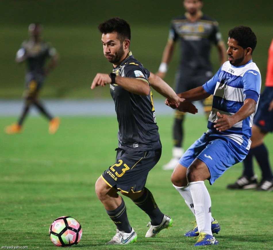 الاتحاد يجتاز جدة بثلاثية العكايشي وكهربا