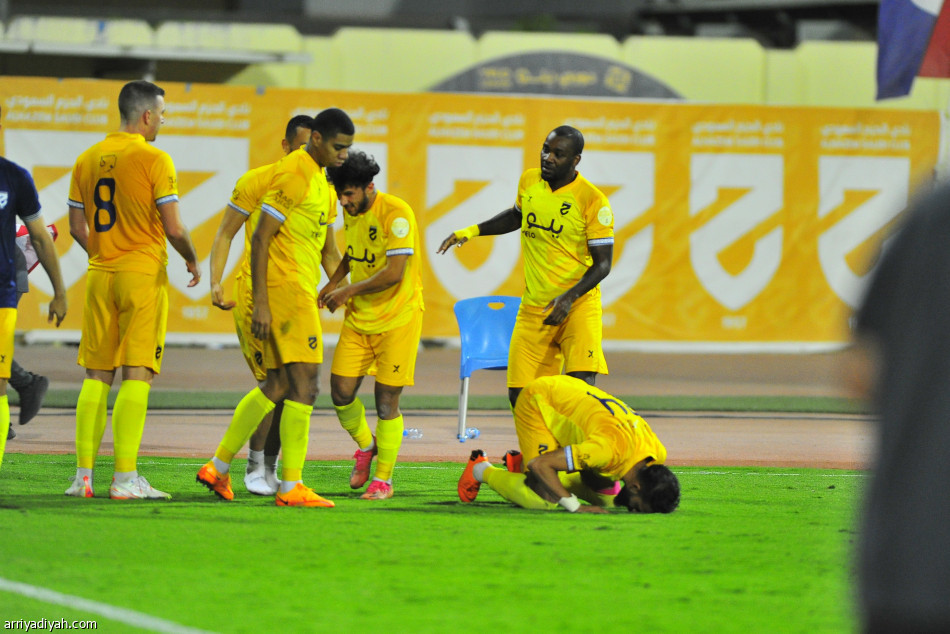 الحزم يُحرم الأخدود من صدارة «يلو»