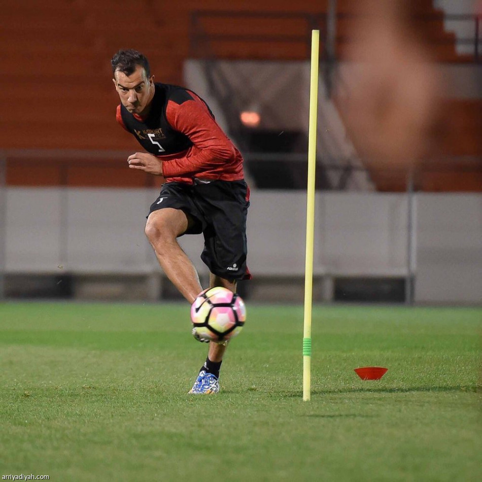 بن يطو يشارك في تدريبات الشباب وبلعمري يصل اليوم
