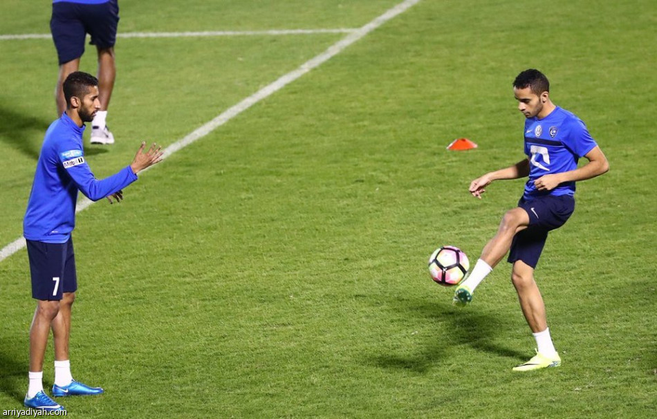 الهلال يغلق تمارينه غدا .. والإدارة توقع مع شركة
