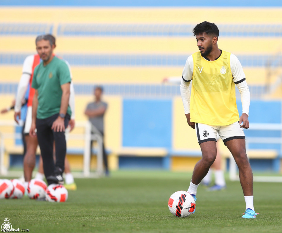 النصر يتأهب للاتفاق بمناورة