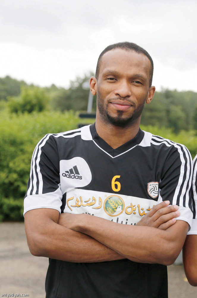 25 لاعبا.. 
تبادلوا القميصين الأزرق والأبيض