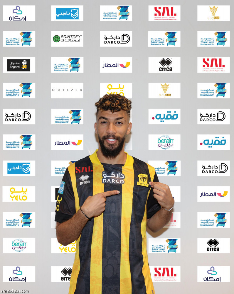 العبود.. اتحاديا حتى 2026