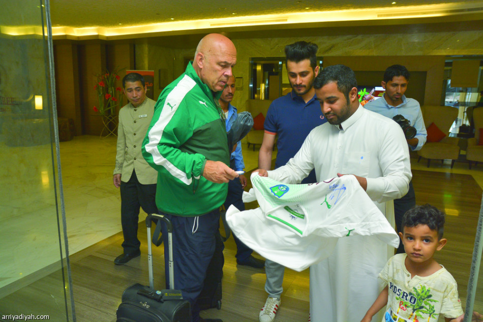 15 دقيقة بين الهلال والأهلي