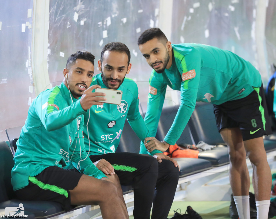 الأخضر 
يتسلح 
بـ «الجماعي»