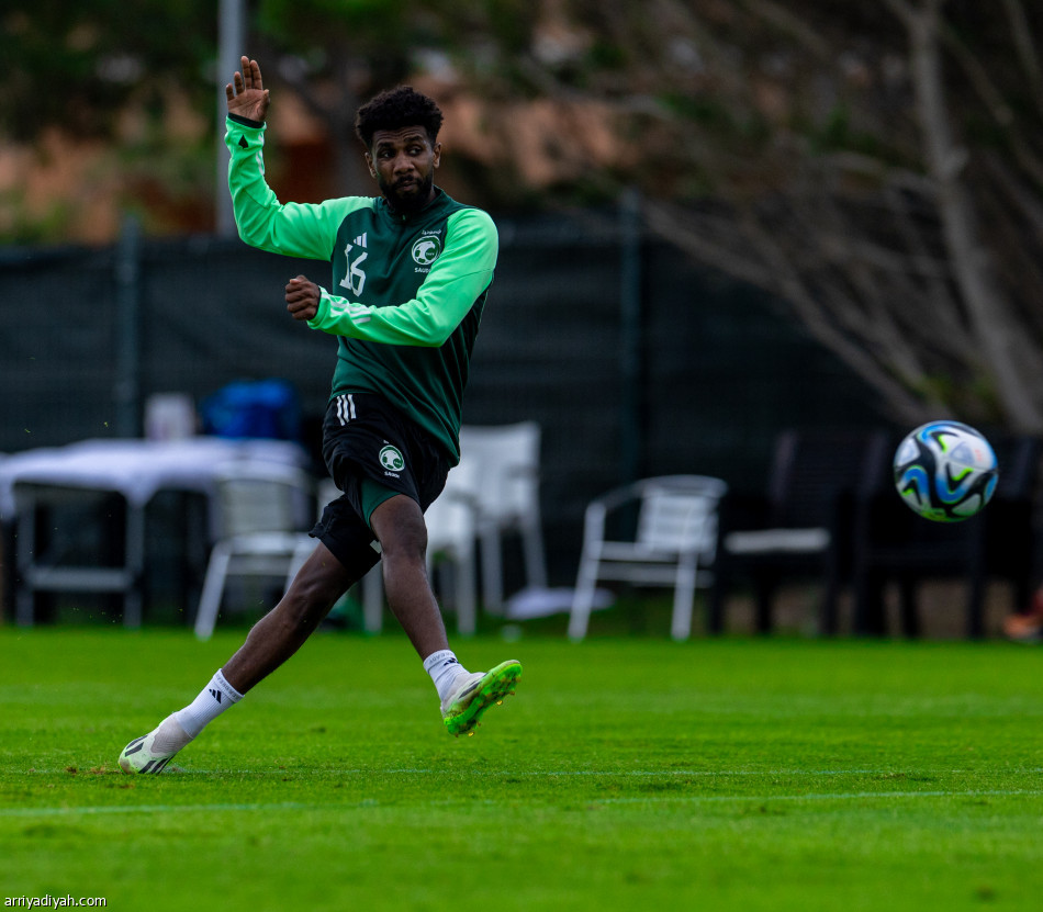 الأخضر يستعيد الفرج.. وتمبكتي يغيب أمام مالي