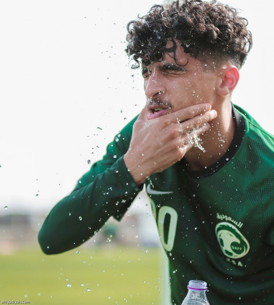 في غياب التجارب..
اليمني يتسلح بالموهبة