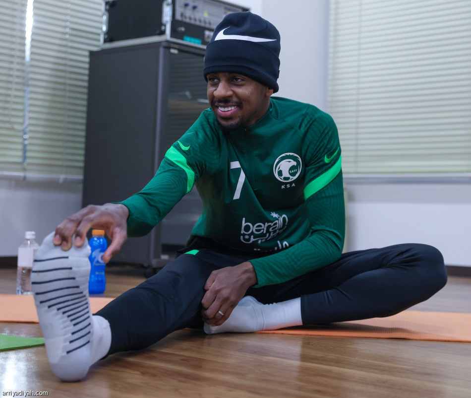 الأخضر يتفادى إرهاق رحلة طوكيو بـ«الاسترجاعية»