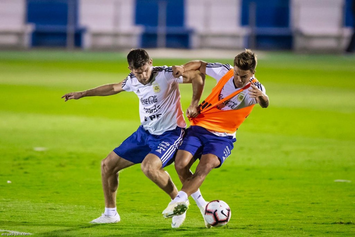 التانجو في الهلال