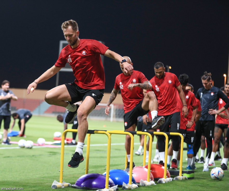 الرائد يستعين بـ«الكرات المرنة» قبل الاتحاد