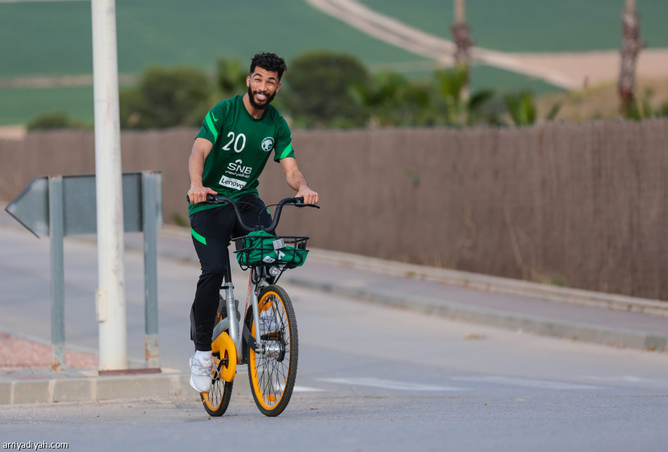 الأخضر.. العبود يدخل «الجماعية»