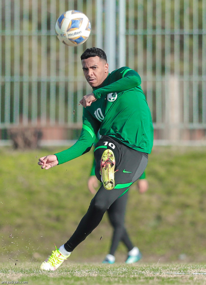 الأخضر
يتسلح باللياقة