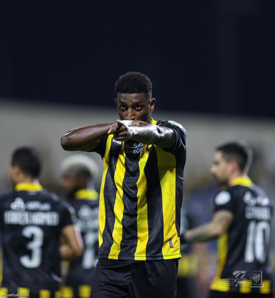 الاتحاد يبدأ مشوار «روشن» بثلاثية العدالة