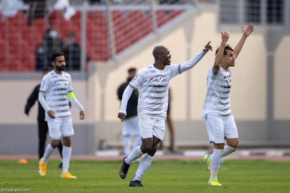 الطائي يقلبها على الفيصلي بثلاثية