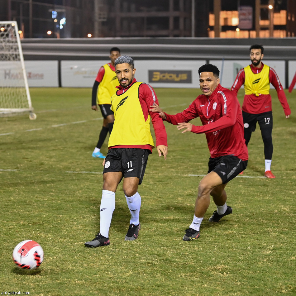 تمبكتي يشارك في تدريبات الشباب الجماعية