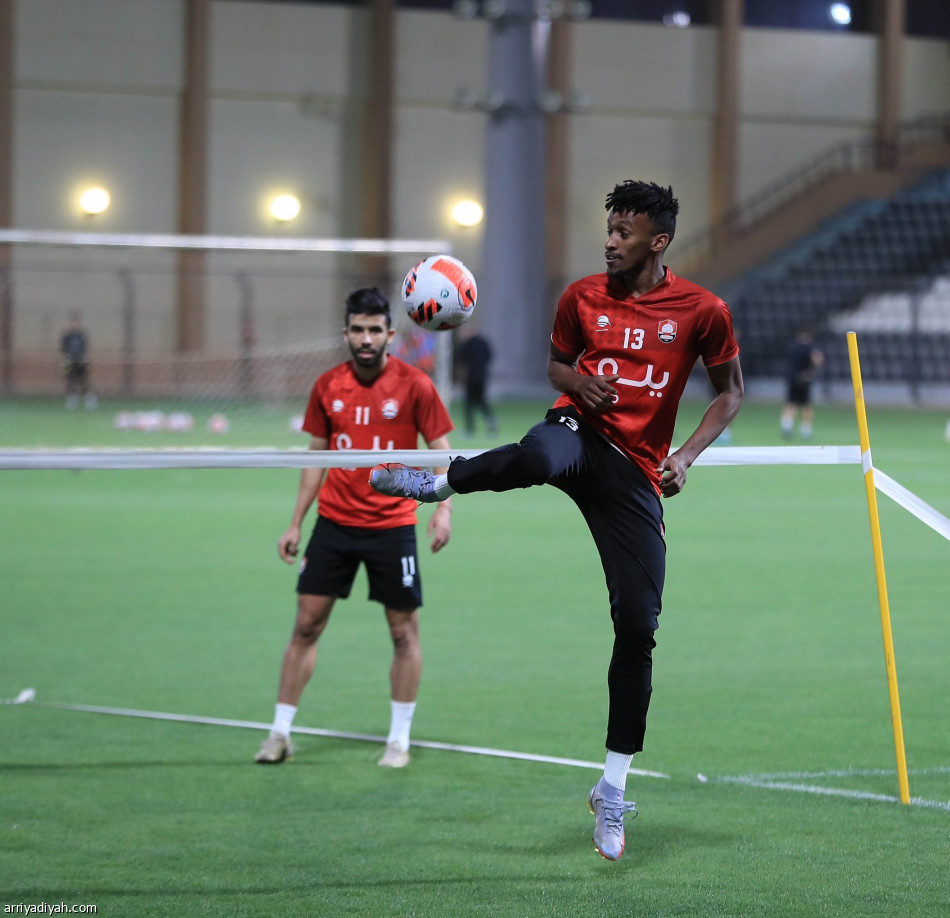 الرائد يعود بعد «نقطة» الطائي