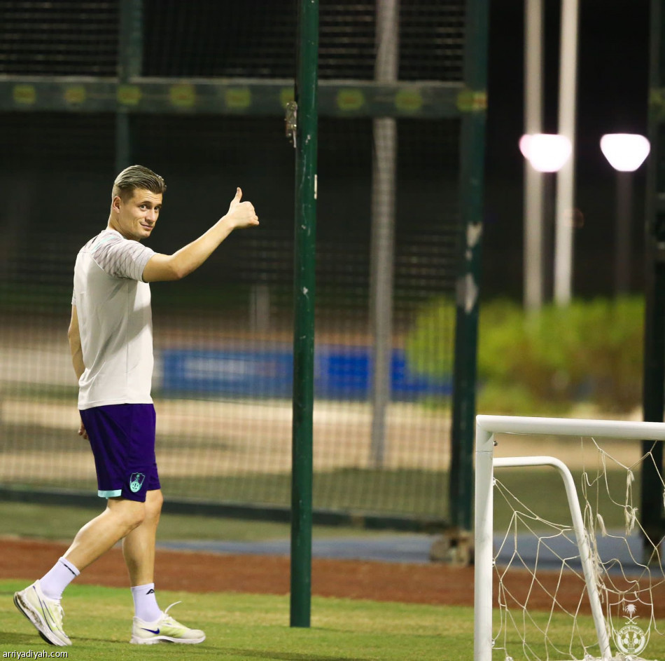 أليوسكي يعود إلى الأهلي