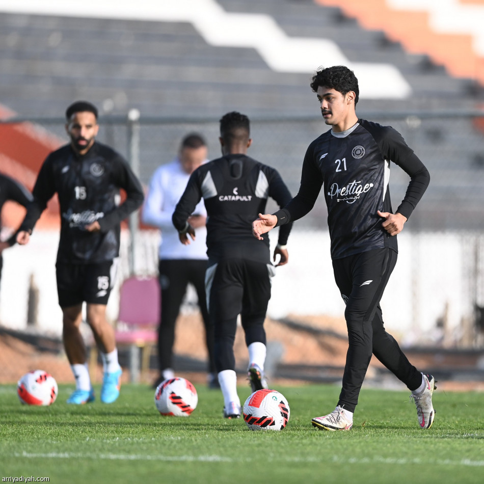 الشباب يعود.. وشيعان ينتظم في التدريبات