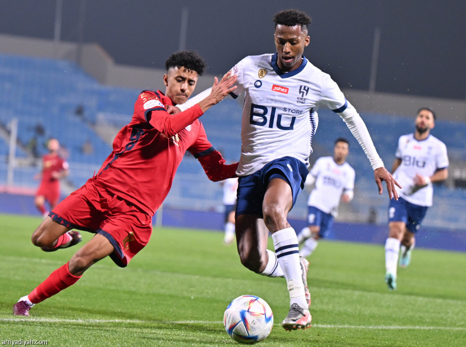 ضمك يخطف نقطة ثمينة من الهلال