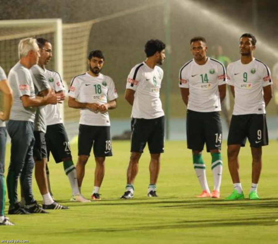 العابد يشارك في التدريبات الجماعية للأخضر