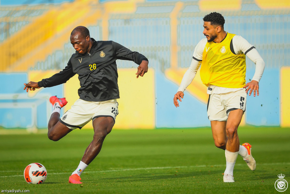 روسو يُجهز النصر بلمستين