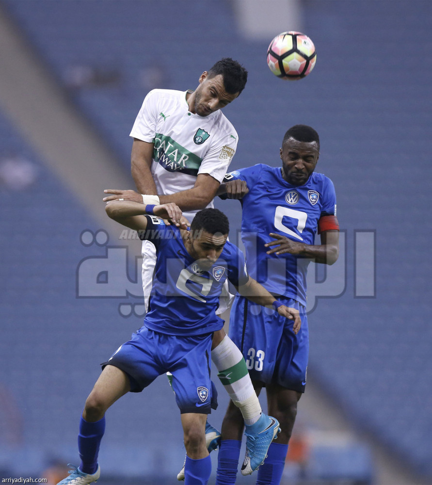 الهلال يتعادل مع الأهلي ويؤجل حسم اللقب