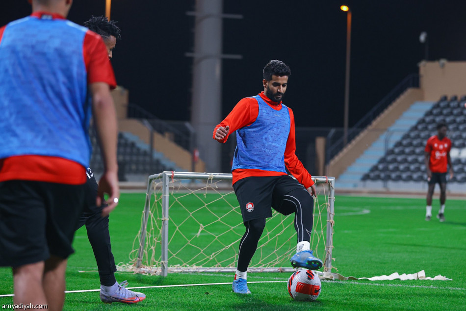 الرائد يستعد للباطن بالكرات الرأسية