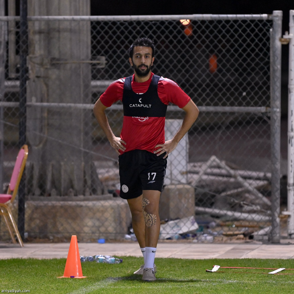 الشباب يستعيد بانيجا قبل الفيحاء