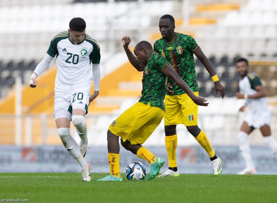 الأخضر يخسر تجريبية مالي بثلاثية