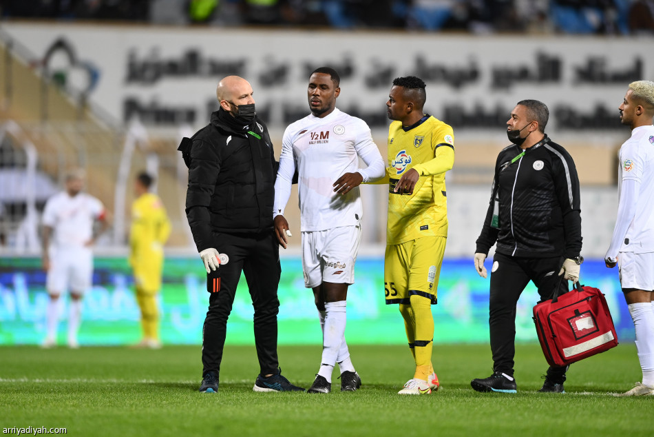 الشباب يواصل ملاحقة الاتحاد