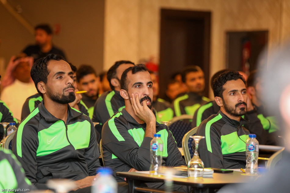 «الحكام» تناقش قانون كرة القدم الجديد