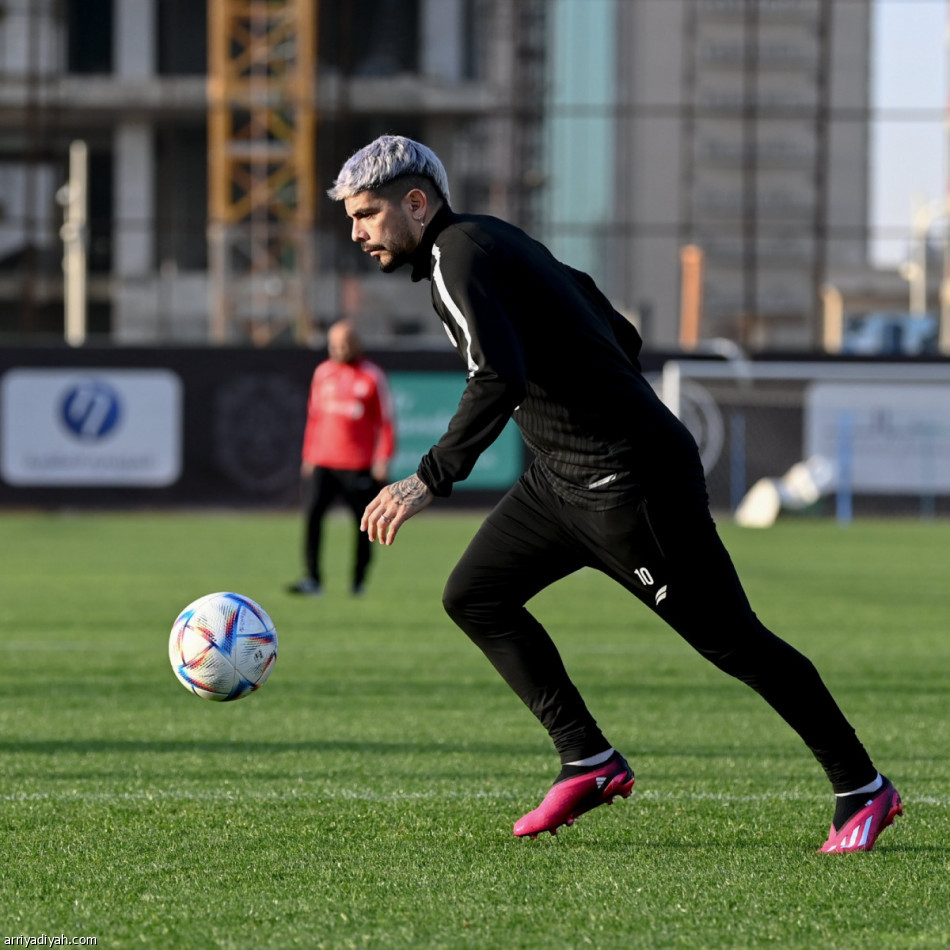 بوبيندزا  وهتان  يعودان إلى تدريبات الشباب