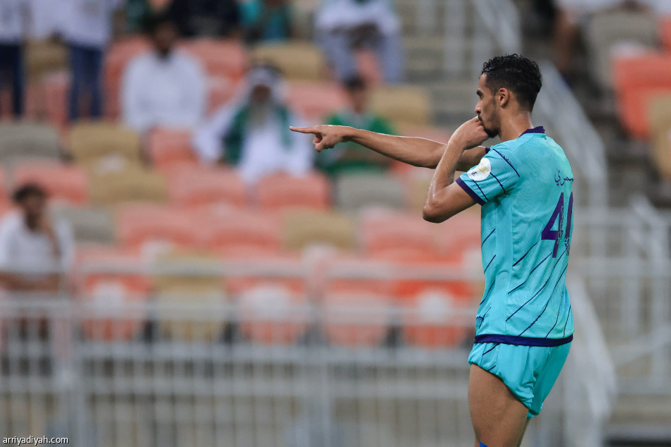 الأهلي  يصعد 6 مراكز بثلاثية أحد