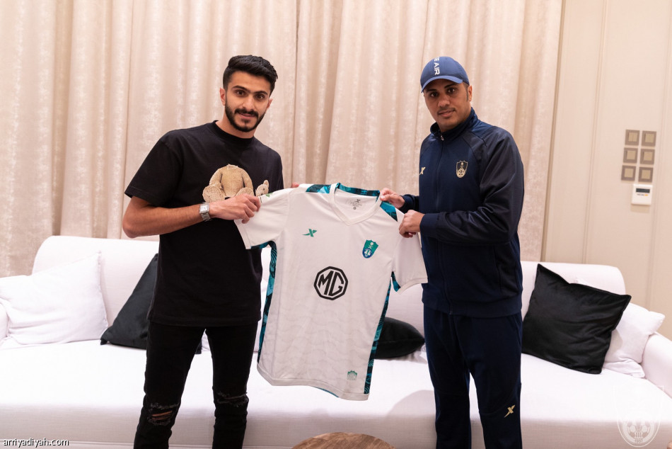 الأهلي يوقع مع عبدالله المقرن 4 مواسم