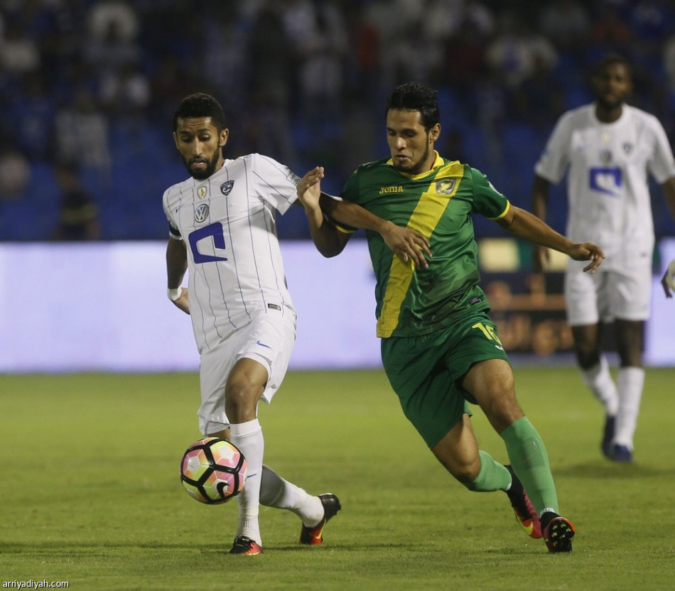 الهلال يمزق شباك الخليج بسداسية ويتصدر دوري جميل